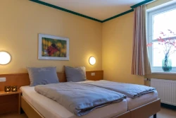 Gemütliches Schlafzimmer in günstiger Ferienwohnung in Winterberg im UplandParcs Bergresidence