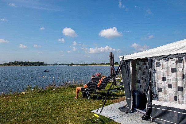 Camping am Wasser in den Niederlanden